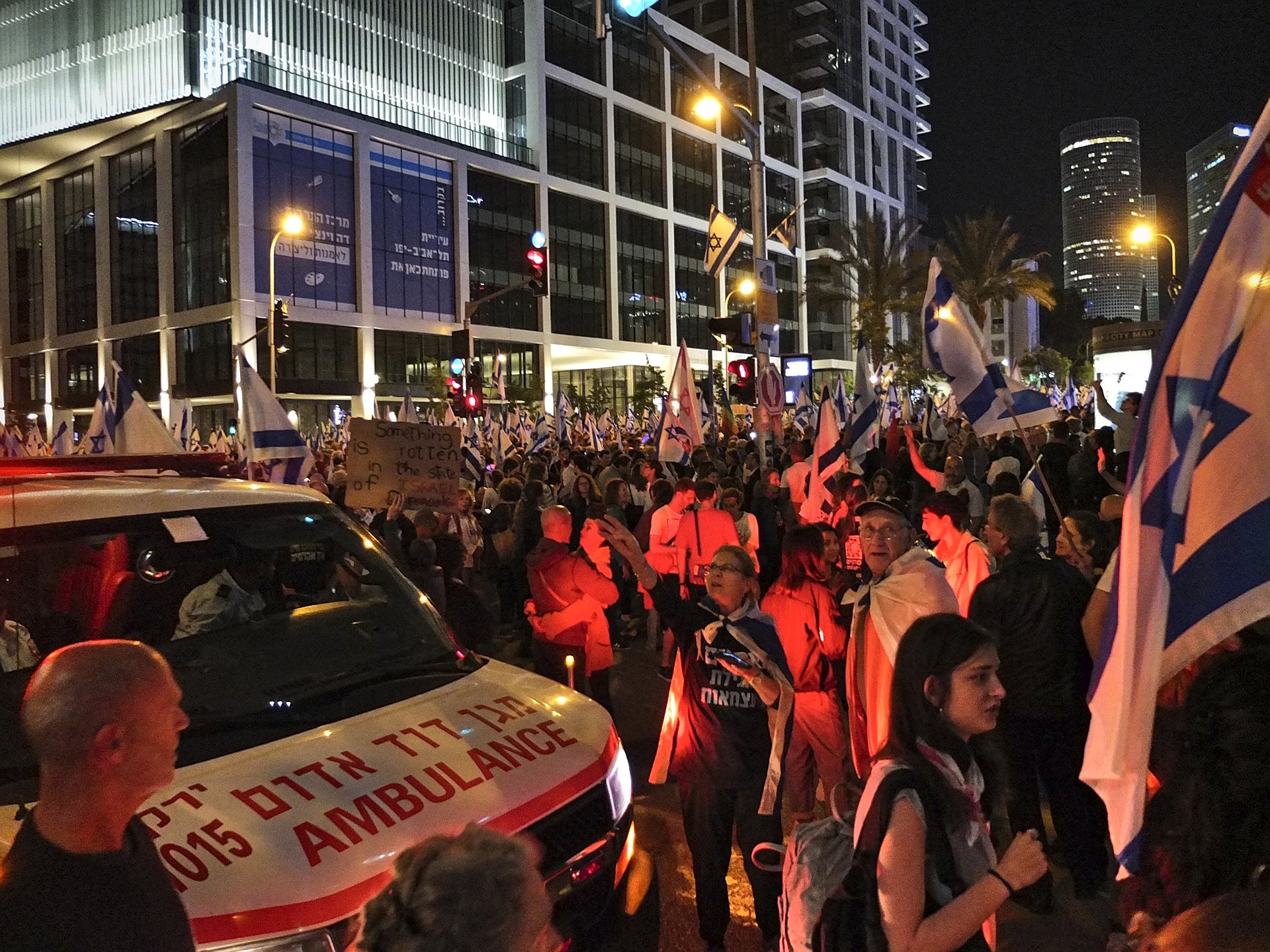 Independence day crowd in Tel Aviv